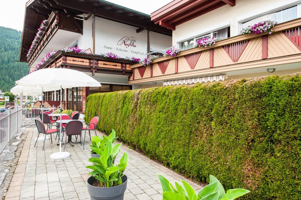 Rustika - Appartements & Spa Ehrwald Exterior photo